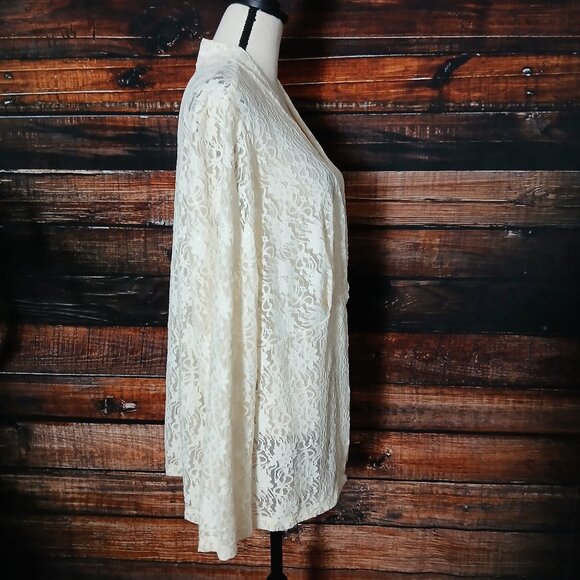 Maggie Barnes Top Size 0X Cardigan Topper White Lace Sheer Floral One Button - Picture 7 of 9